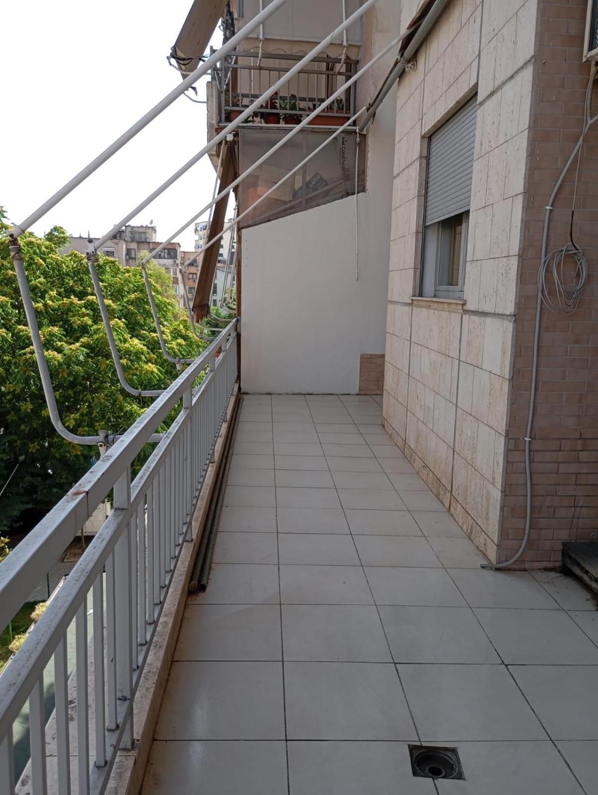 Royal 3 Hostel Tiranë Ngoại thất bức ảnh