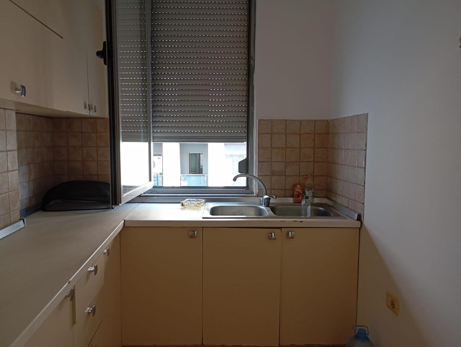 Royal 3 Hostel Tiranë Ngoại thất bức ảnh
