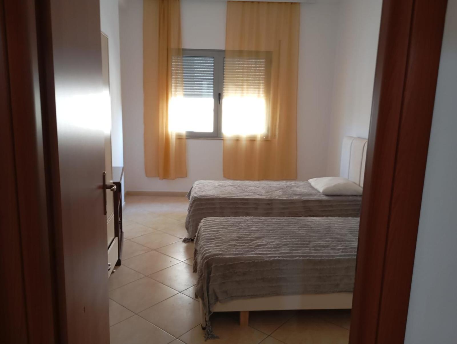 Royal 3 Hostel Tiranë Ngoại thất bức ảnh