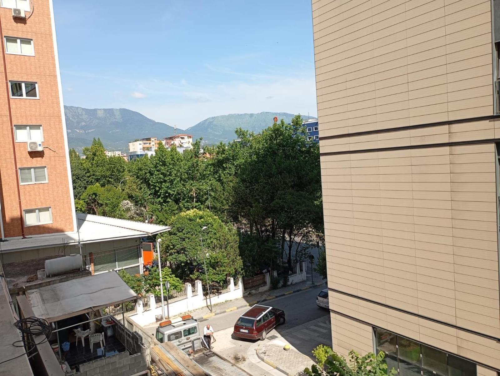 Royal 3 Hostel Tiranë Ngoại thất bức ảnh