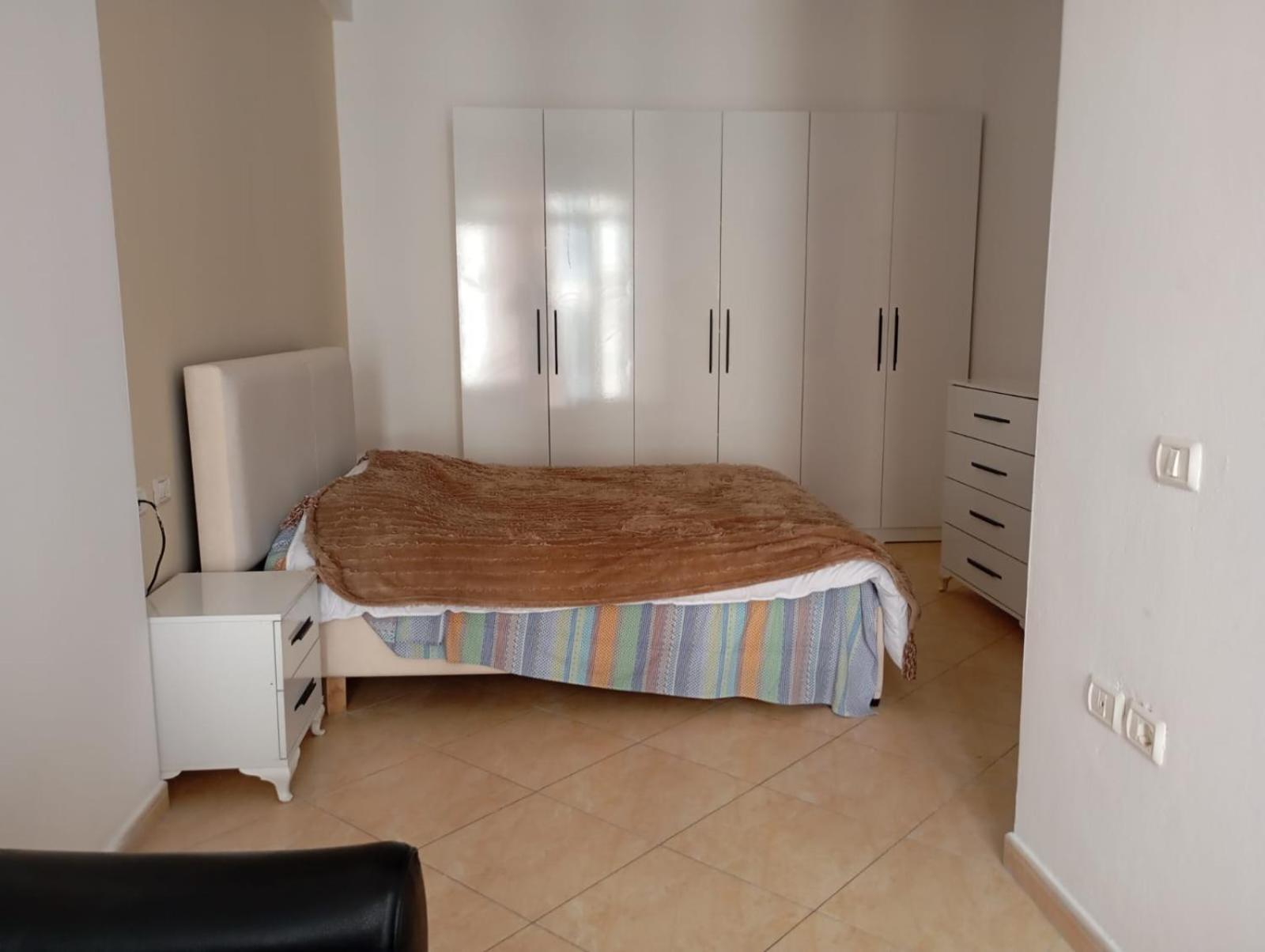 Royal 3 Hostel Tiranë Ngoại thất bức ảnh