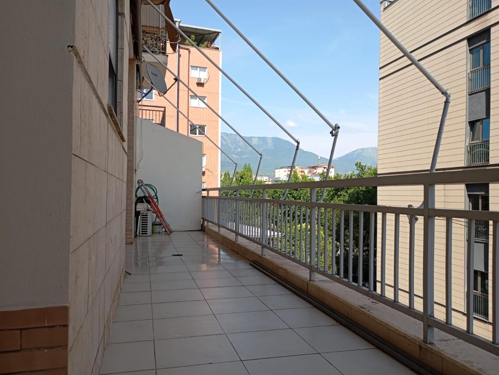 Royal 3 Hostel Tiranë Ngoại thất bức ảnh