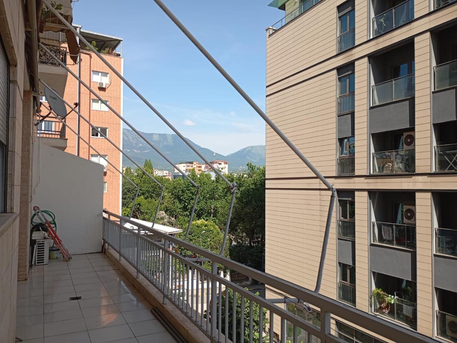 Royal 3 Hostel Tiranë Ngoại thất bức ảnh