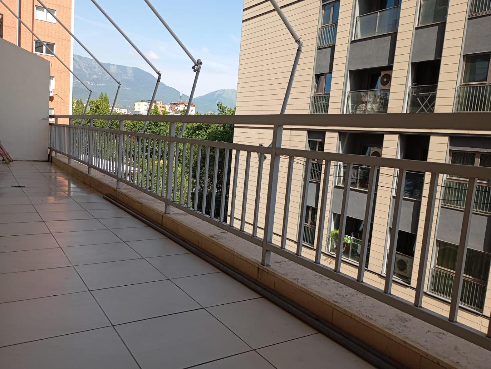 Royal 3 Hostel Tiranë Ngoại thất bức ảnh