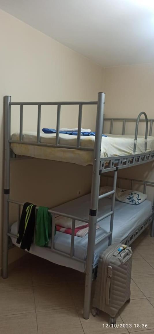 Royal 3 Hostel Tiranë Ngoại thất bức ảnh