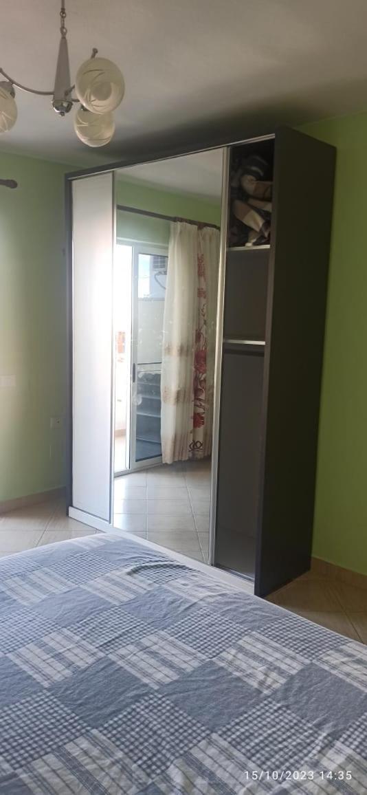 Royal 3 Hostel Tiranë Ngoại thất bức ảnh
