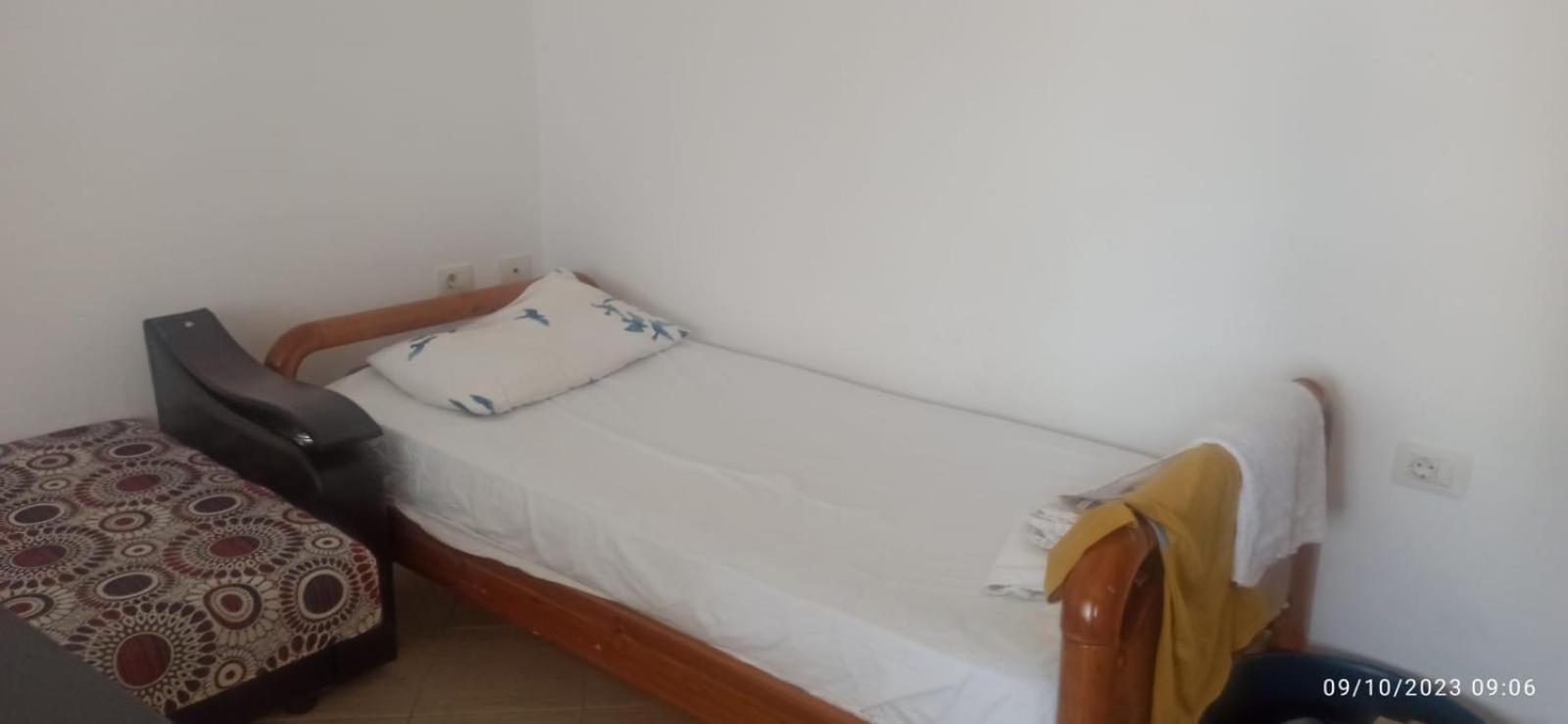 Royal 3 Hostel Tiranë Ngoại thất bức ảnh