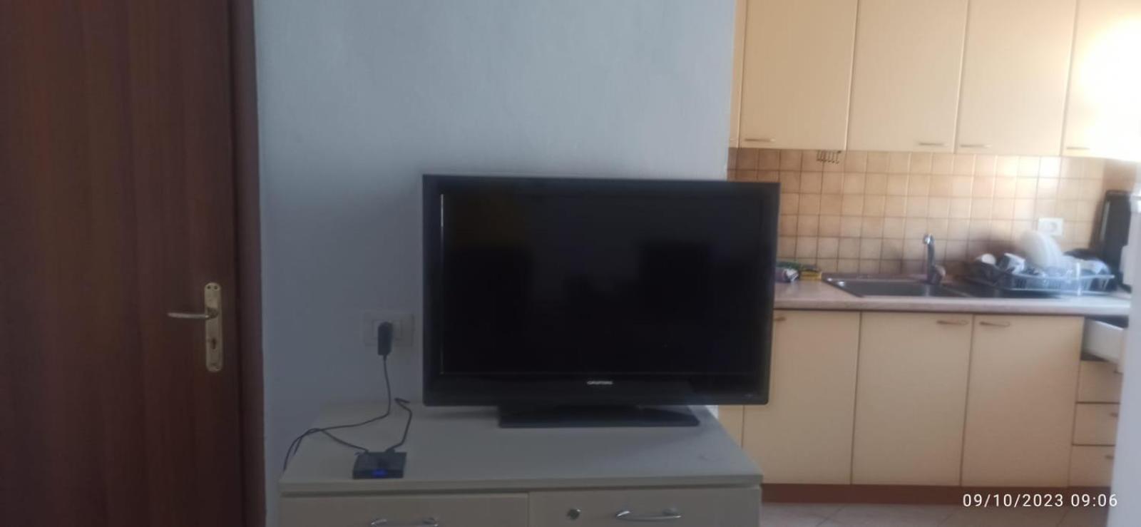 Royal 3 Hostel Tiranë Ngoại thất bức ảnh