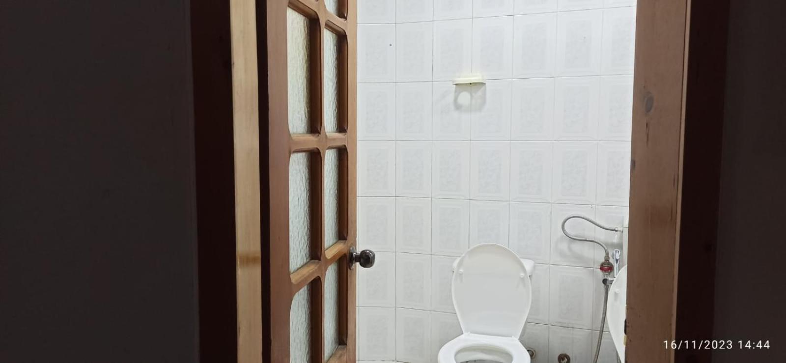 Royal 3 Hostel Tiranë Ngoại thất bức ảnh